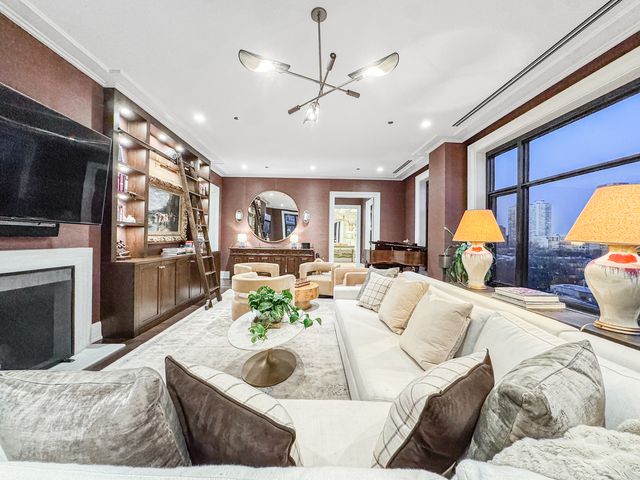 2350 N Orchard Street 701, Chicago, IL 60614