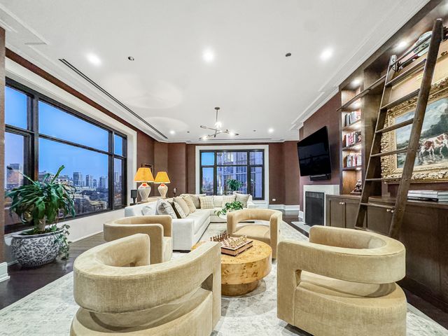 2350 N Orchard Street 701, Chicago, IL 60614