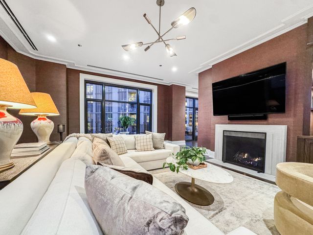 2350 N Orchard Street 701, Chicago, IL 60614