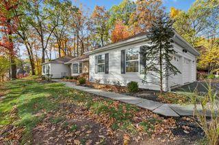 19 Ravenswood Ln, Scotch Plains Twp., NJ 07076