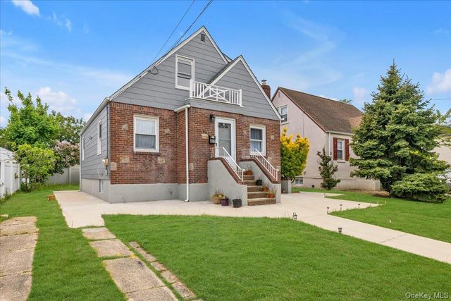 301 Merrifield Avenue, Oceanside, NY 11572