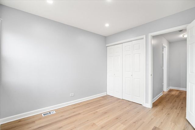 1182 E Barberry Lane A, Palatine, IL 60074