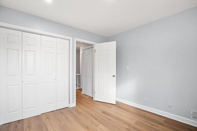 1182 E Barberry Lane A, Palatine, IL 60074