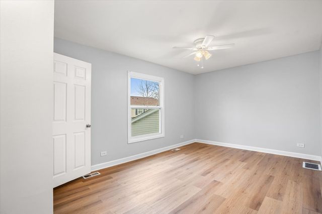 1182 E Barberry Lane A, Palatine, IL 60074