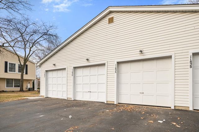 1182 E Barberry Lane A, Palatine, IL 60074