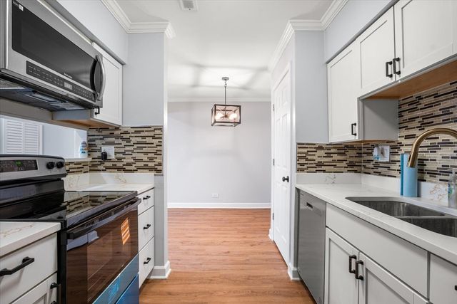 1182 E Barberry Lane A, Palatine, IL 60074