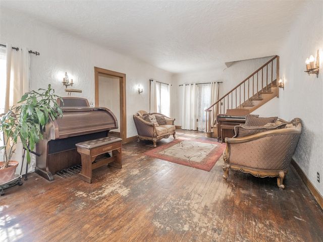 601 N Kalamazoo Street, Paw Paw, MI 49079