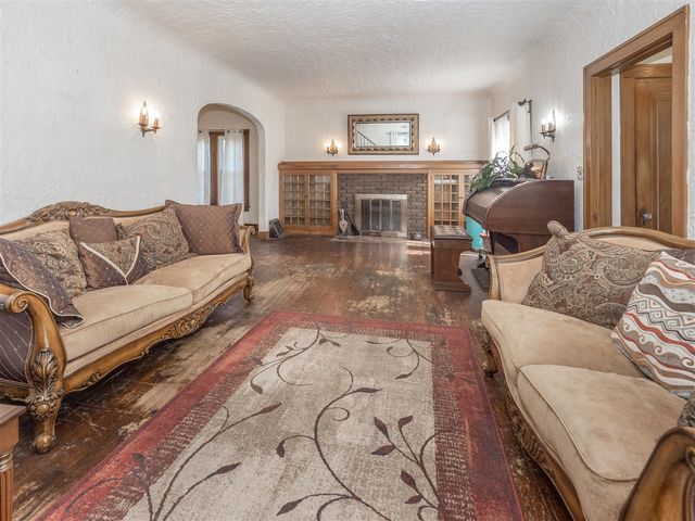 601 N Kalamazoo Street, Paw Paw, MI 49079