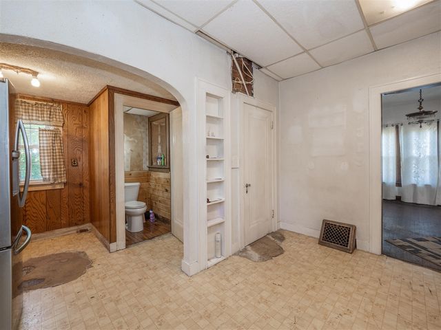 601 N Kalamazoo Street, Paw Paw, MI 49079