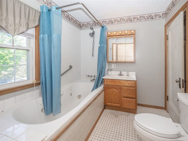 601 N Kalamazoo Street, Paw Paw, MI 49079