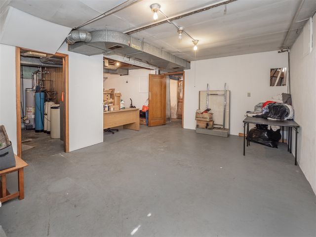 601 N Kalamazoo Street, Paw Paw, MI 49079