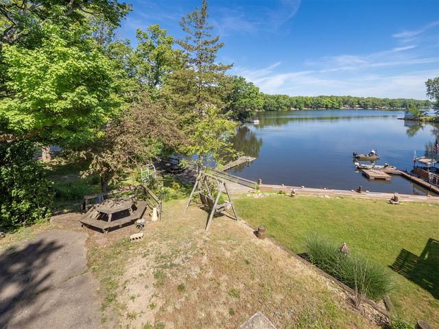 601 N Kalamazoo Street, Paw Paw, MI 49079