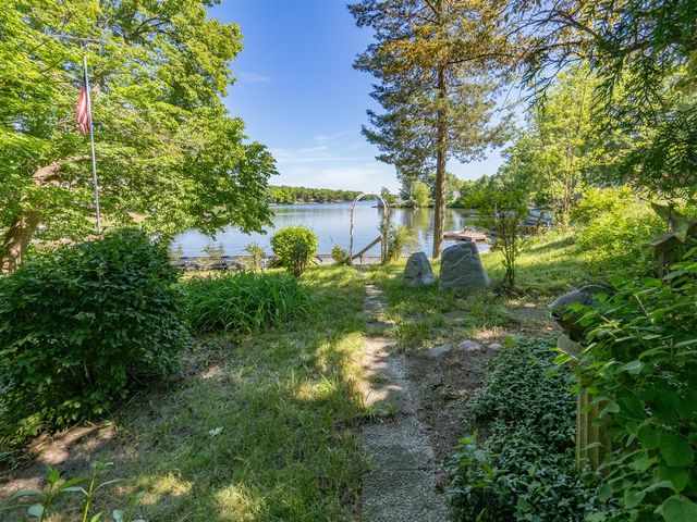 601 N Kalamazoo Street, Paw Paw, MI 49079