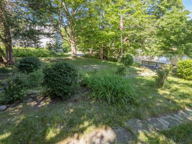 601 N Kalamazoo Street, Paw Paw, MI 49079