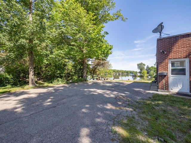 601 N Kalamazoo Street, Paw Paw, MI 49079