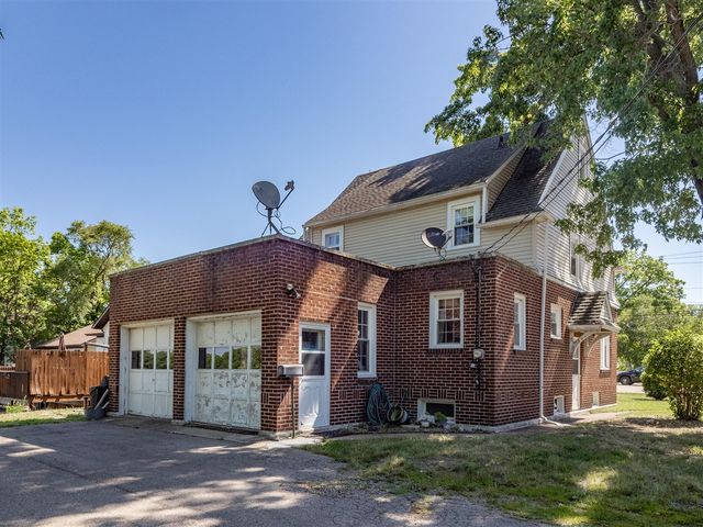 601 N Kalamazoo Street, Paw Paw, MI 49079