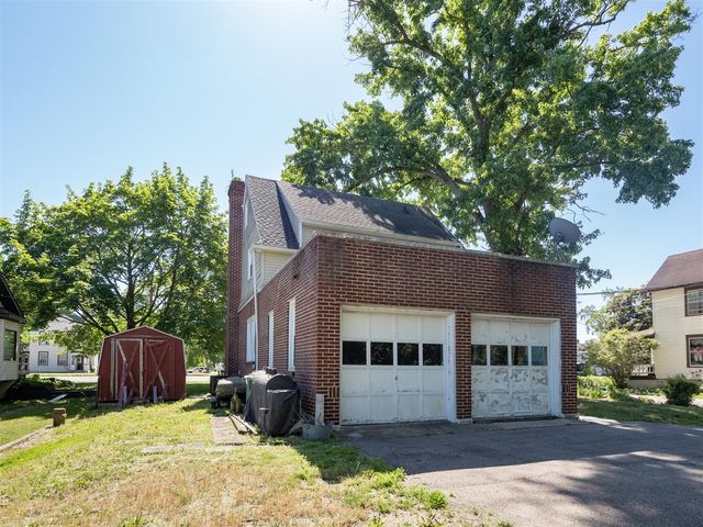 601 N Kalamazoo Street, Paw Paw, MI 49079