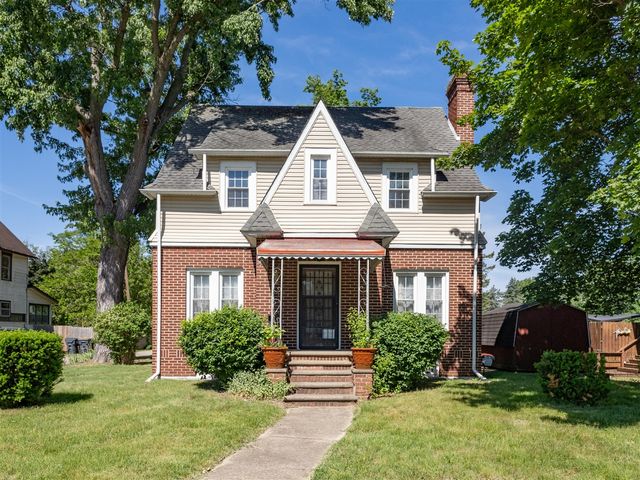 601 N Kalamazoo Street, Paw Paw, MI 49079