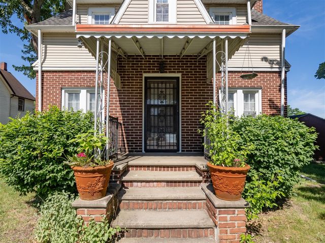 601 N Kalamazoo Street, Paw Paw, MI 49079