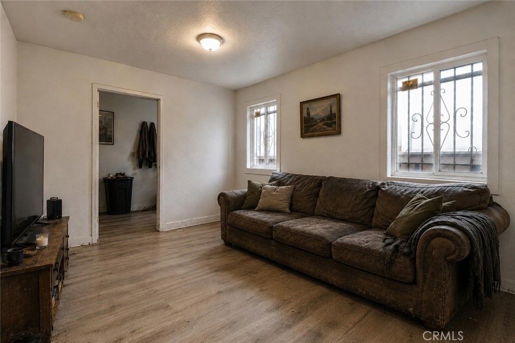 Image 3 of property listing at 909 W 132nd Street, Compton, CA 90222