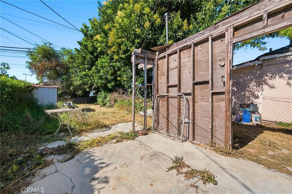 Image 6 of property listing at 909 W 132nd Street, Compton, CA 90222