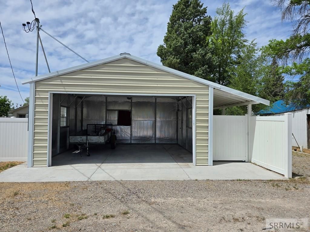 Image 10 of property listing at 740 NE Main Street, Blackfoot, ID 83221