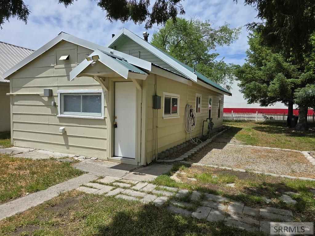 Image 2 of property listing at 740 NE Main Street, Blackfoot, ID 83221