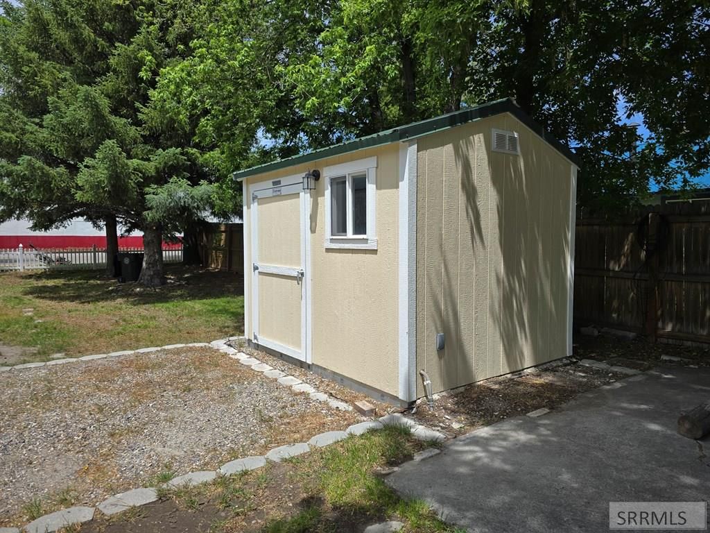 Image 3 of property listing at 740 NE Main Street, Blackfoot, ID 83221
