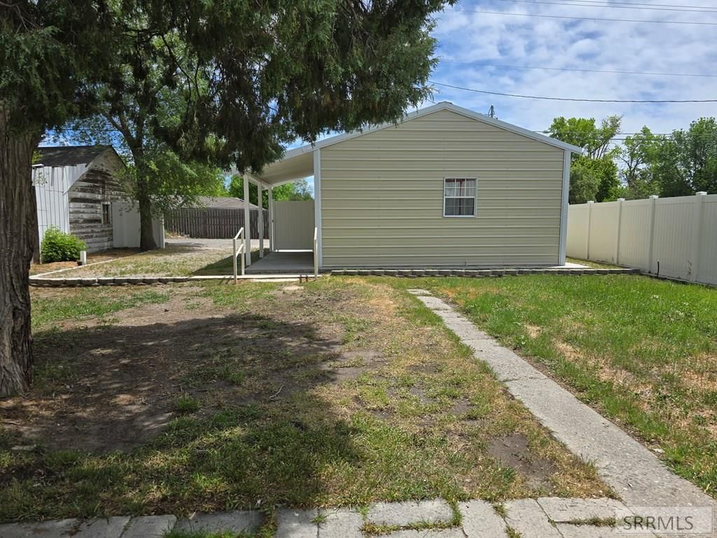 Image 4 of property listing at 740 NE Main Street, Blackfoot, ID 83221
