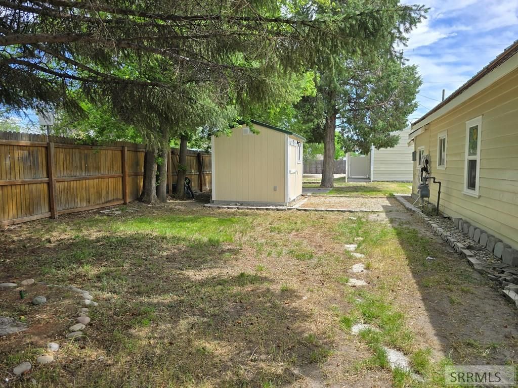Image 5 of property listing at 740 NE Main Street, Blackfoot, ID 83221
