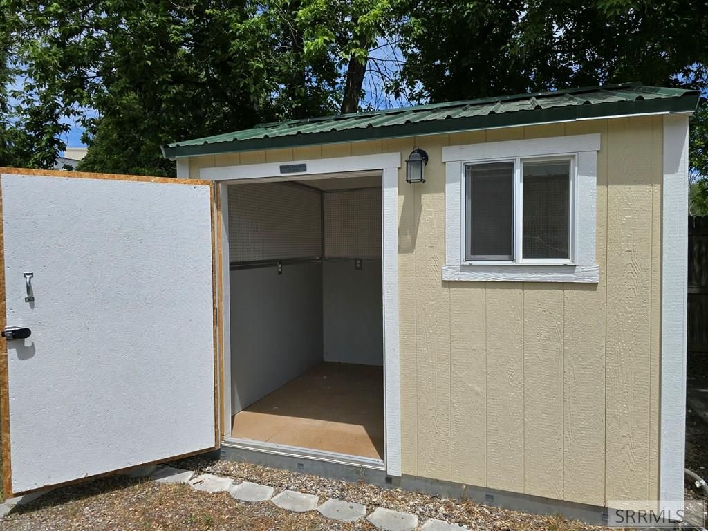 Image 7 of property listing at 740 NE Main Street, Blackfoot, ID 83221