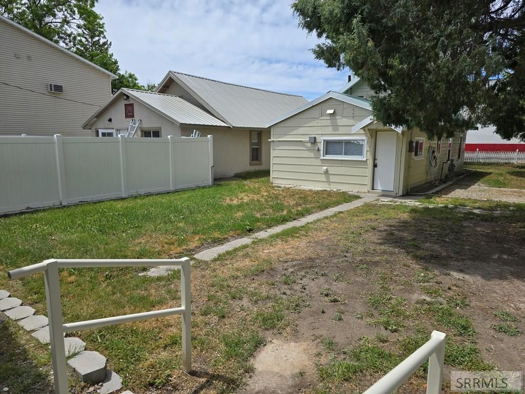 Image 9 of property listing at 740 NE Main Street, Blackfoot, ID 83221