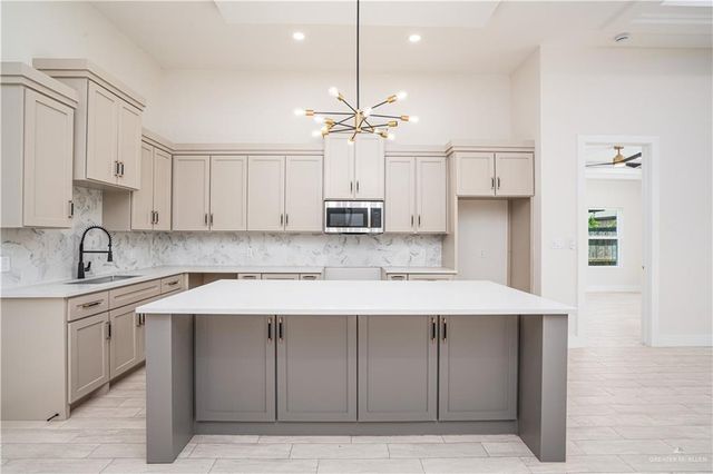 902 La Laguna Road, Mission, TX 78572