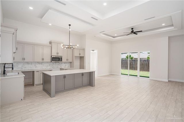 902 La Laguna Road, Mission, TX 78572