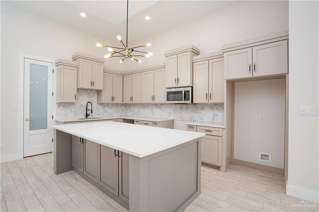902 La Laguna Road, Mission, TX 78572