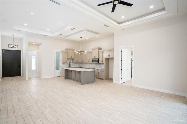 902 La Laguna Road, Mission, TX 78572