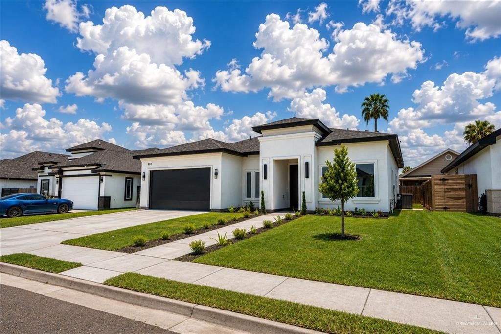 902 La Laguna Road, Mission, TX 78572