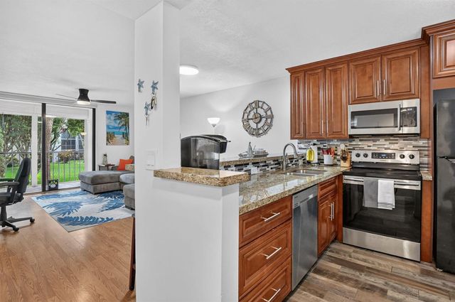 5280 Las Verdes Circle 216, Delray Beach, FL 33484