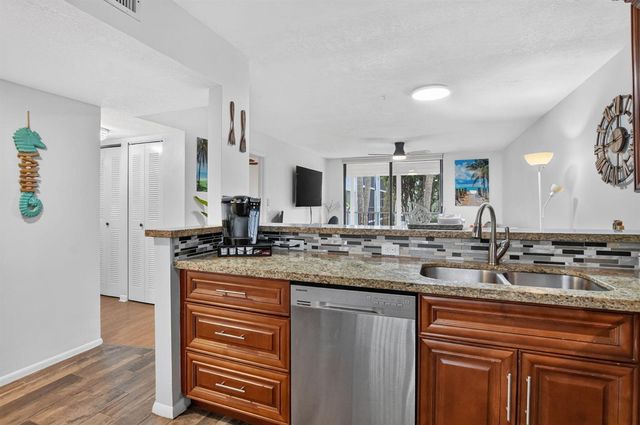5280 Las Verdes Circle 216, Delray Beach, FL 33484