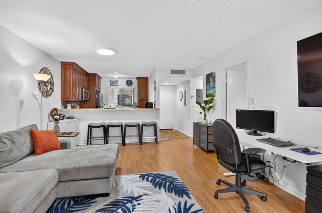 5280 Las Verdes Circle 216, Delray Beach, FL 33484