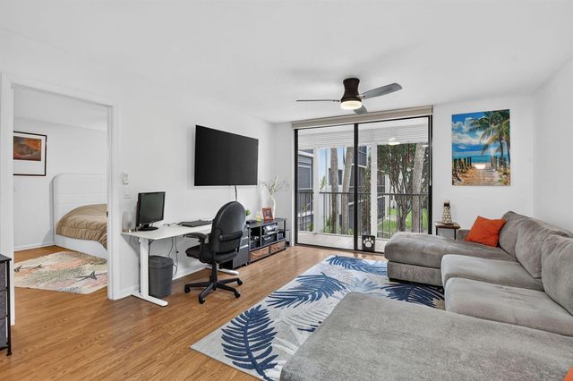 5280 Las Verdes Circle 216, Delray Beach, FL 33484