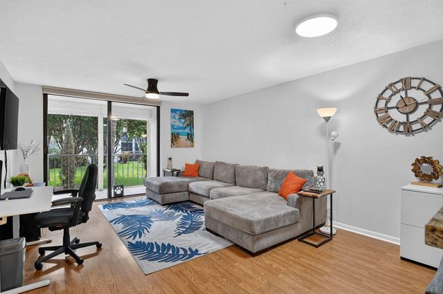 5280 Las Verdes Circle 216, Delray Beach, FL 33484