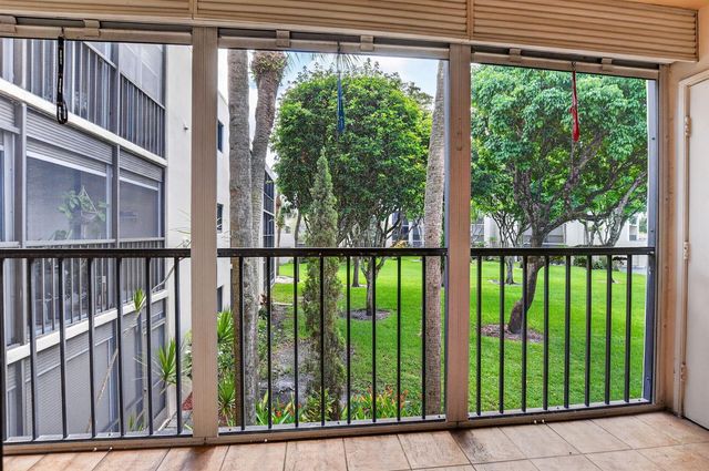 5280 Las Verdes Circle 216, Delray Beach, FL 33484