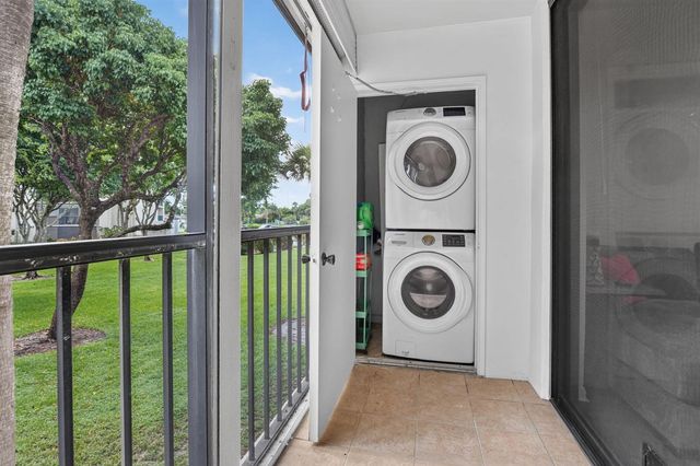 5280 Las Verdes Circle 216, Delray Beach, FL 33484