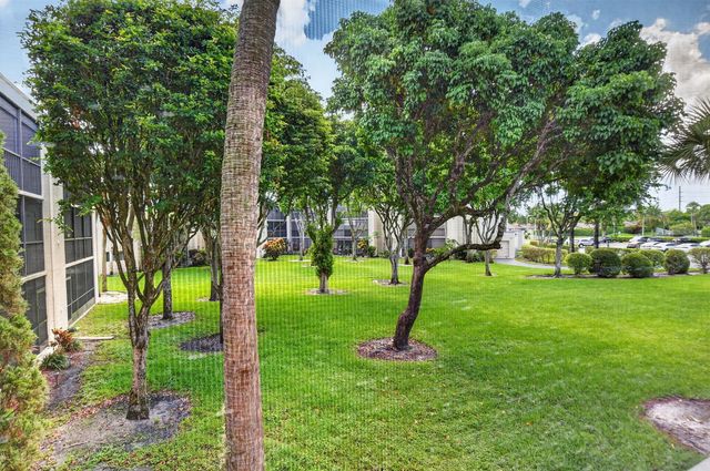 5280 Las Verdes Circle 216, Delray Beach, FL 33484