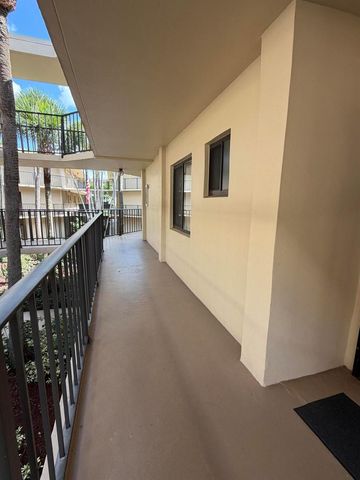 5280 Las Verdes Circle 216, Delray Beach, FL 33484