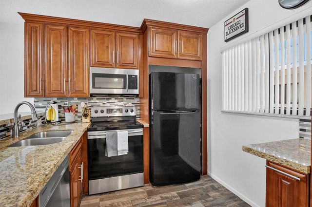 5280 Las Verdes Circle 216, Delray Beach, FL 33484