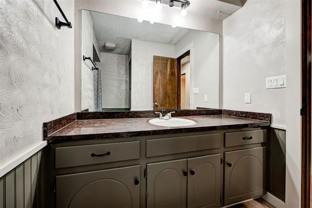 1508 Sequoyah Avenue, Moore, OK 73160