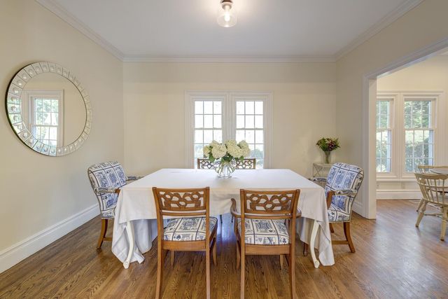 2 Duke Of Gloucester, Manhasset, NY 11030