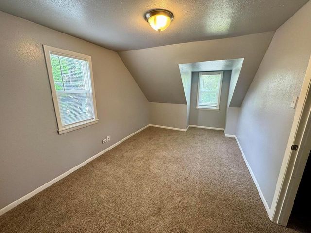 3223 W Fairmount AVENUE, Milwaukee, WI 53209